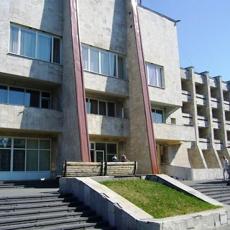 Hotel Profspilkovyi Lutsk Bagian luar foto