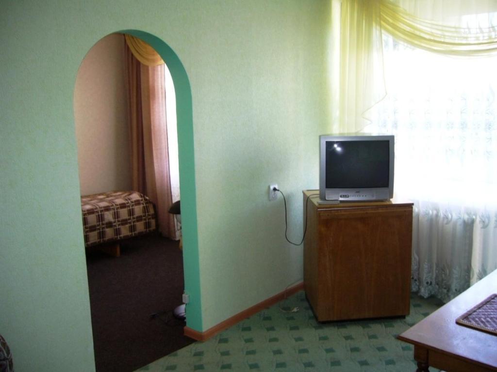 Hotel Profspilkovyi Lutsk Bagian luar foto