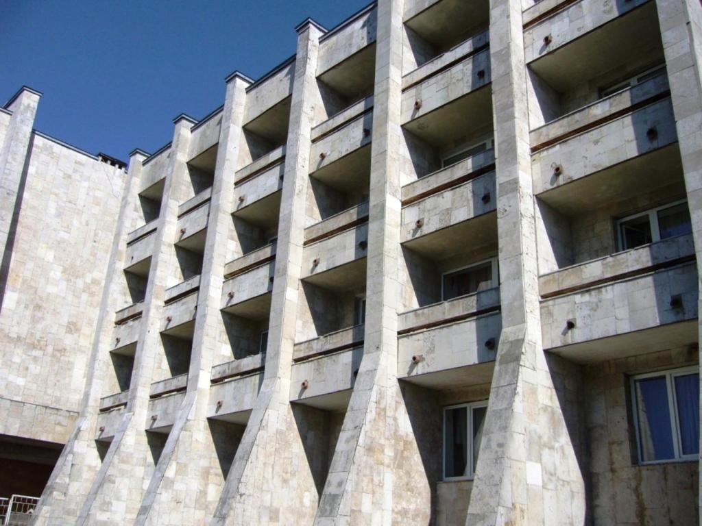 Hotel Profspilkovyi Lutsk Bagian luar foto
