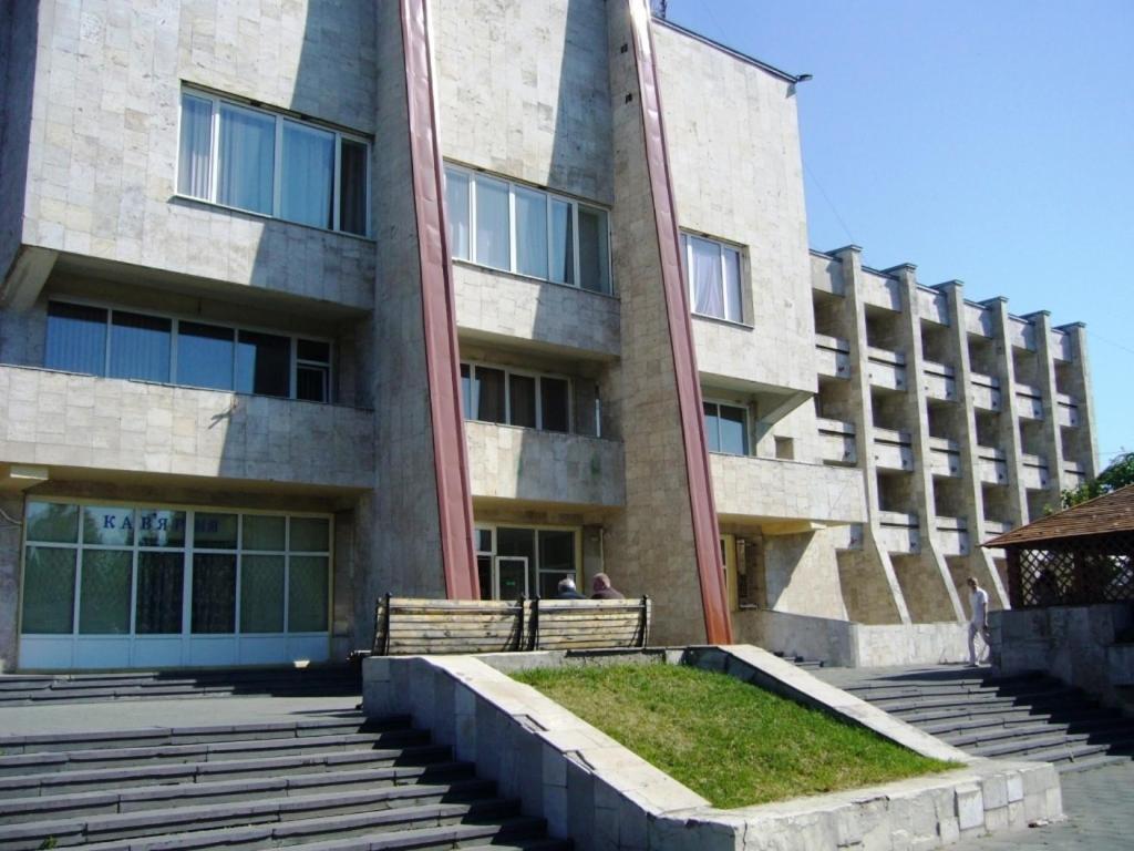 Hotel Profspilkovyi Lutsk Bagian luar foto