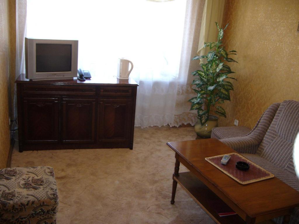 Hotel Profspilkovyi Lutsk Bagian luar foto