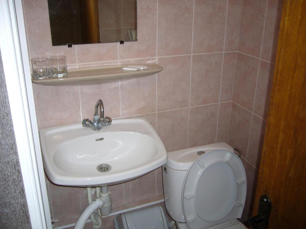 Hotel Profspilkovyi Lutsk Ruang foto