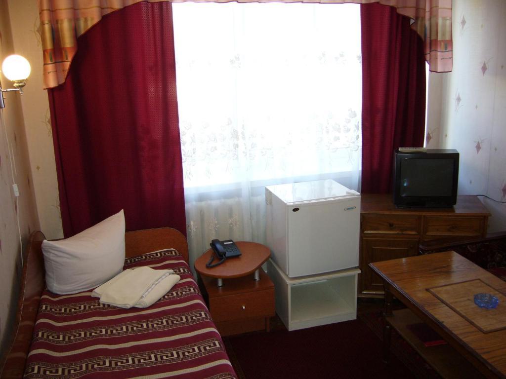 Hotel Profspilkovyi Lutsk Ruang foto