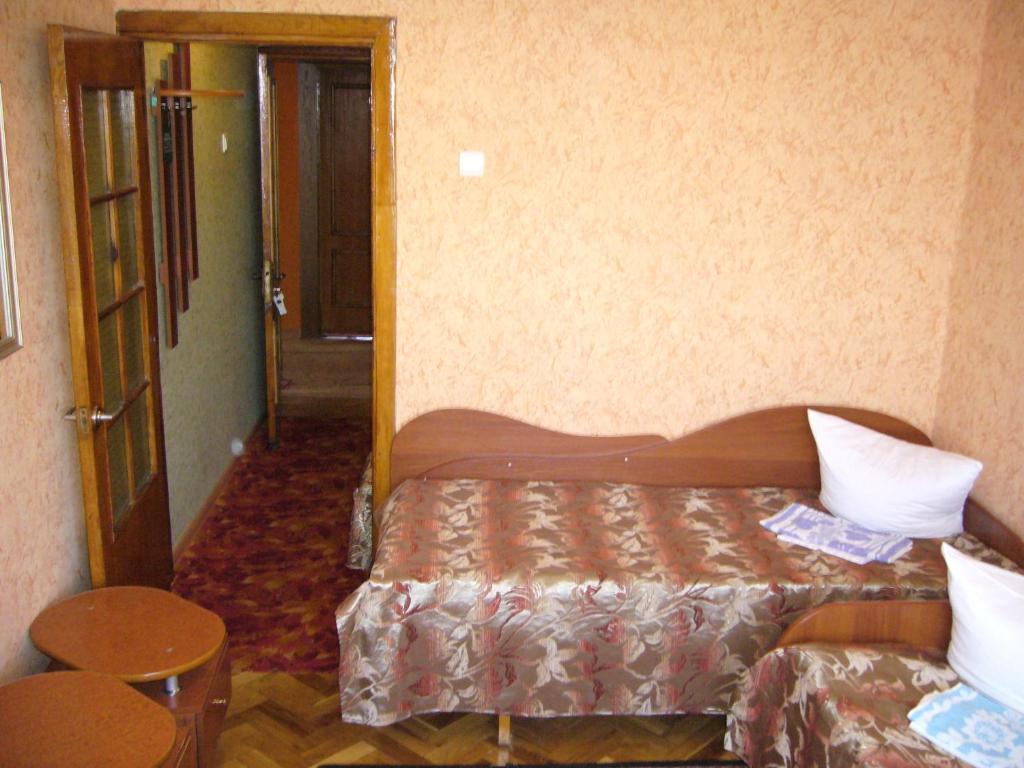 Hotel Profspilkovyi Lutsk Ruang foto
