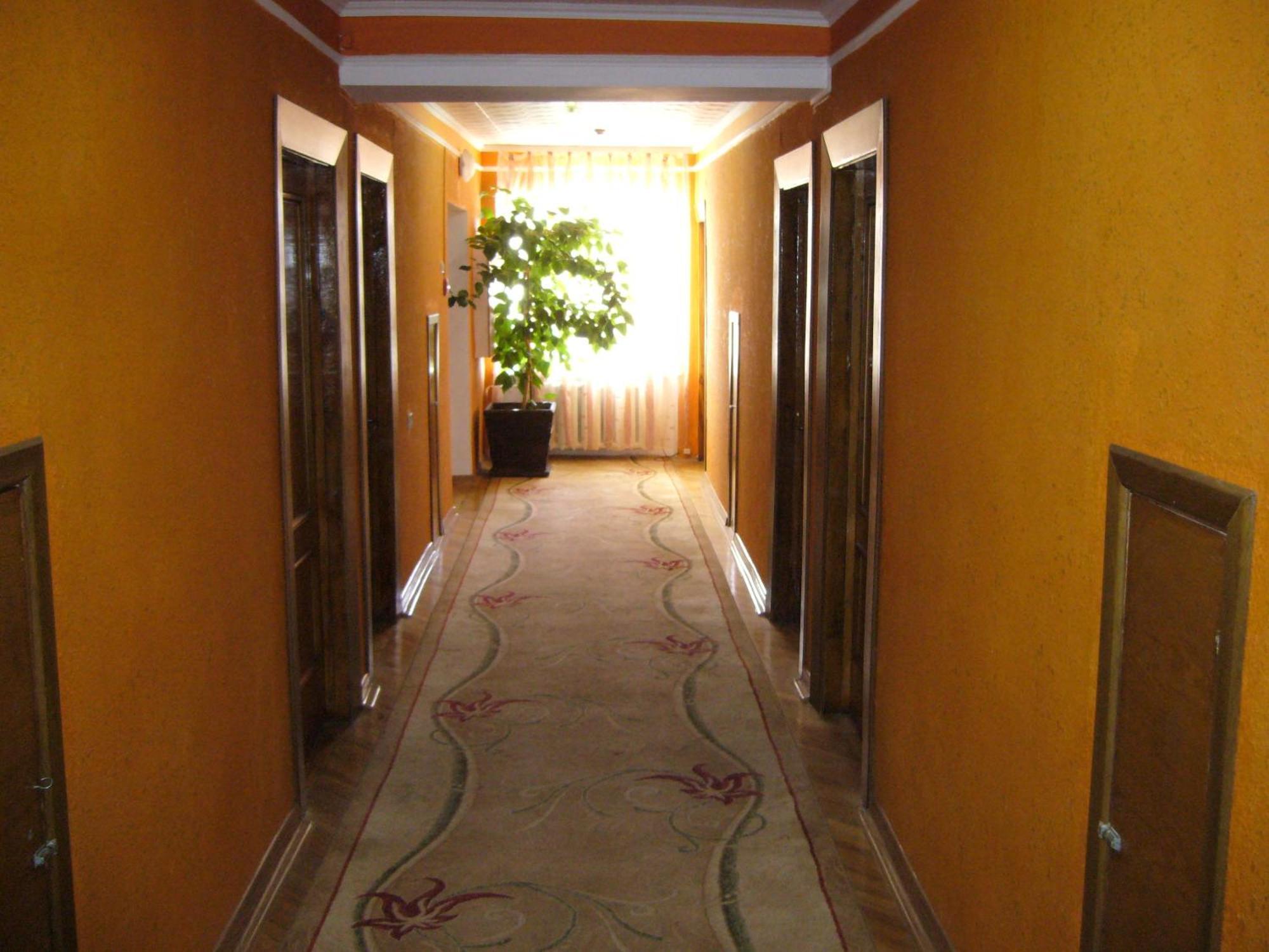 Hotel Profspilkovyi Lutsk Bagian luar foto
