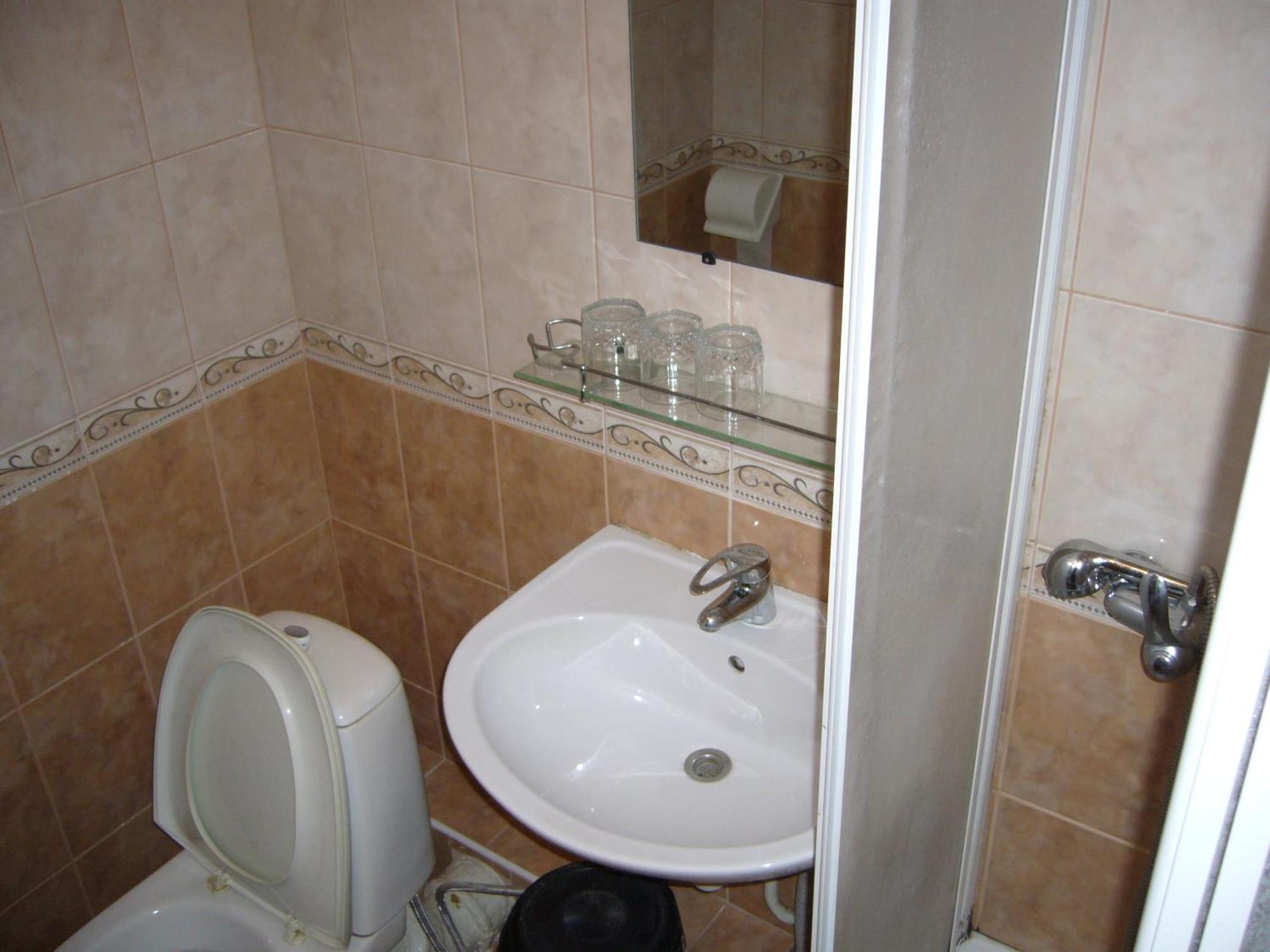 Hotel Profspilkovyi Lutsk Bagian luar foto