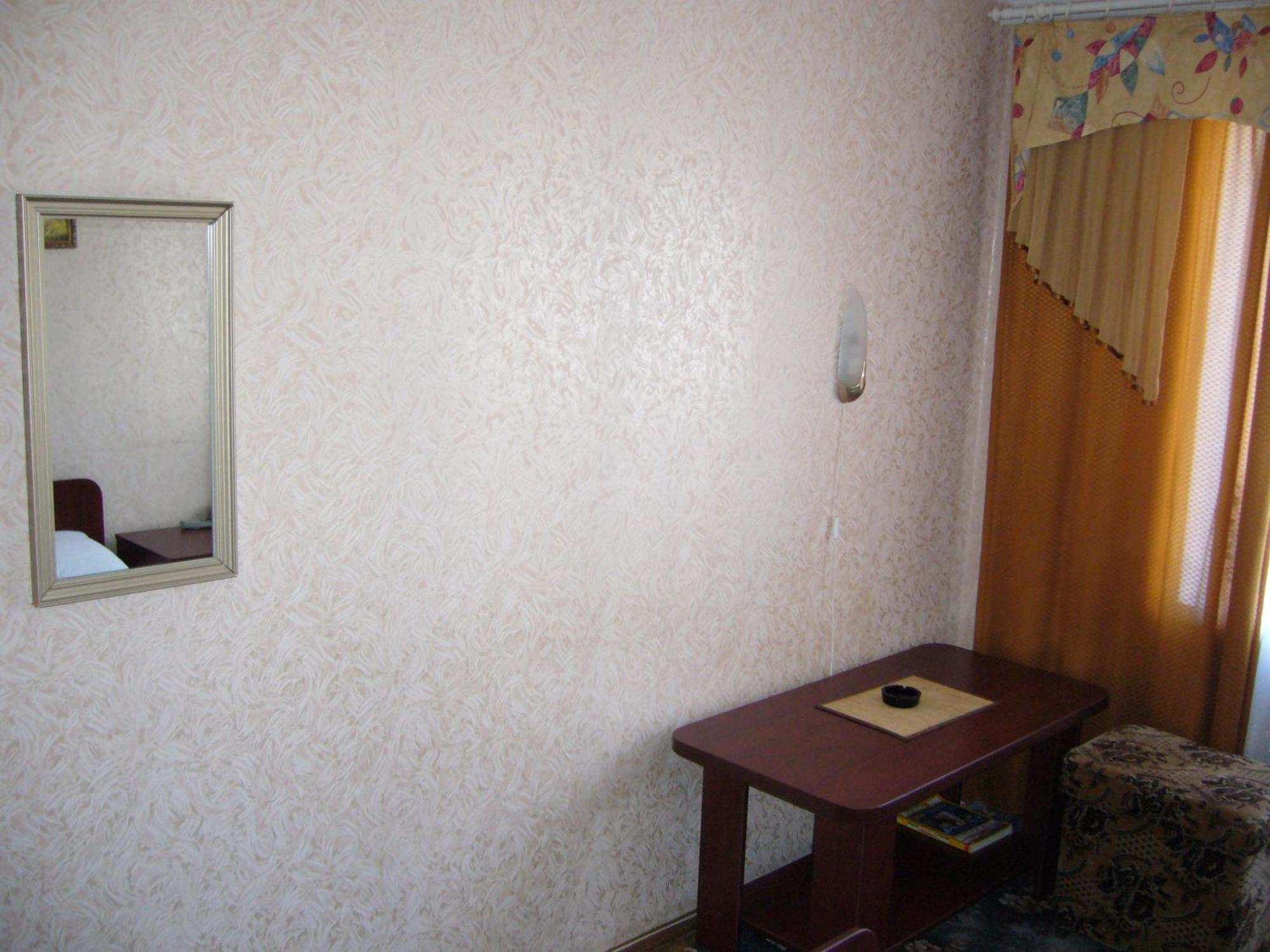 Hotel Profspilkovyi Lutsk Bagian luar foto