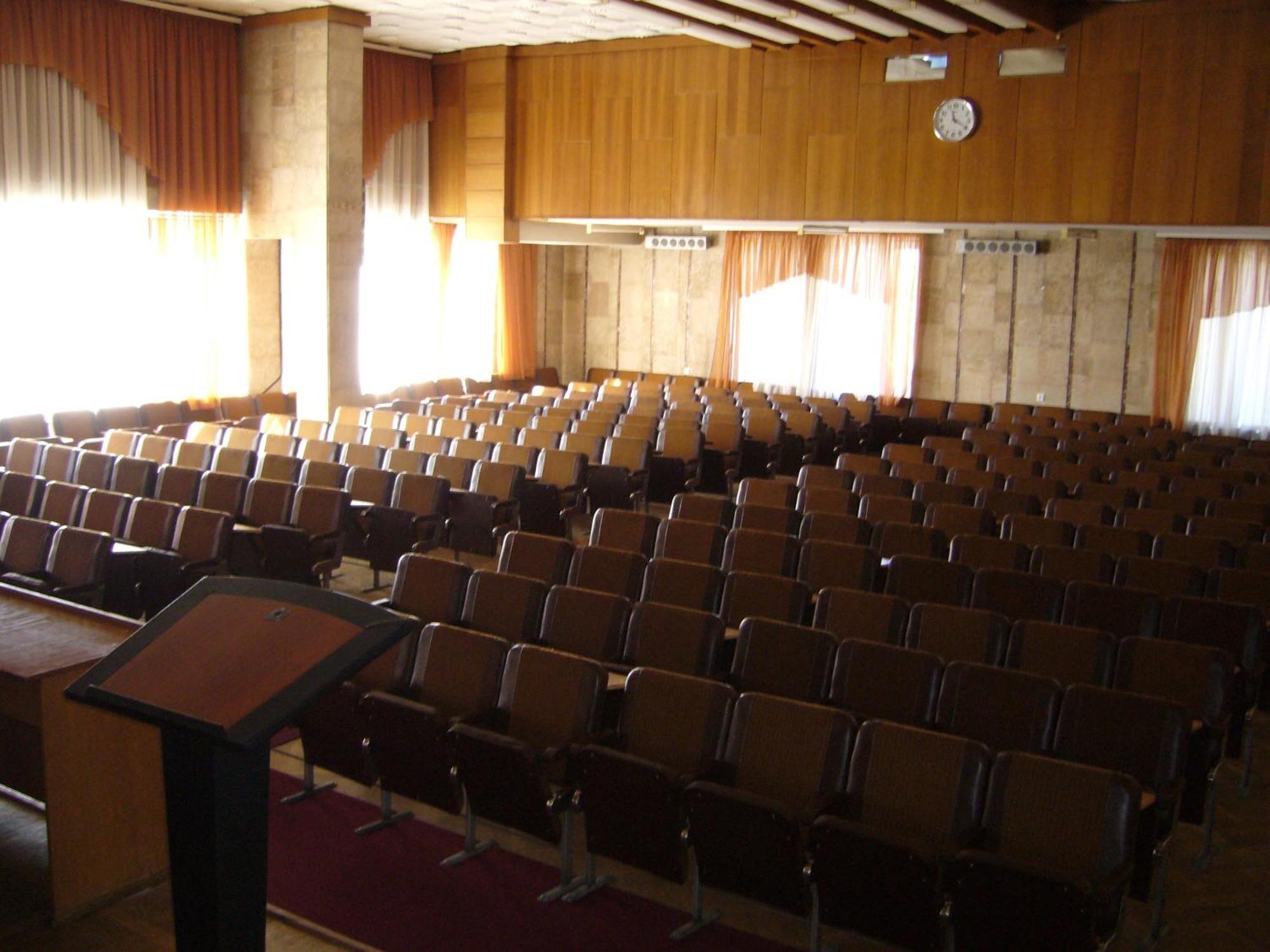 Hotel Profspilkovyi Lutsk Bagian luar foto