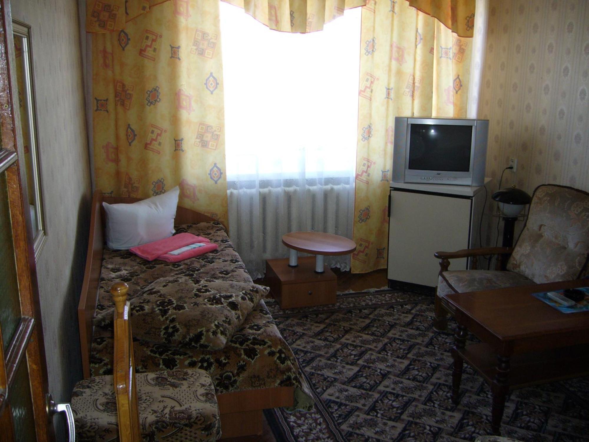 Hotel Profspilkovyi Lutsk Bagian luar foto