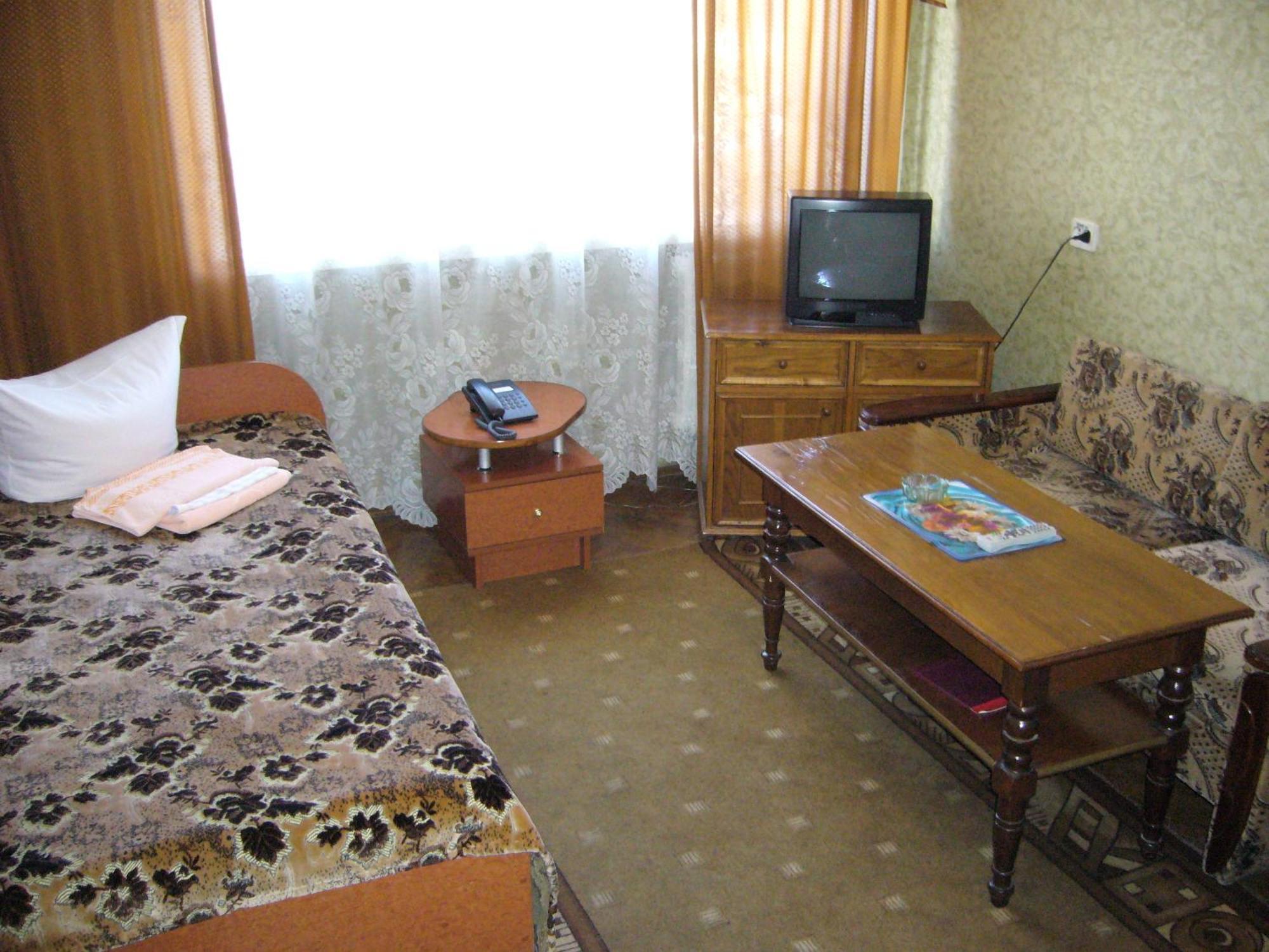 Hotel Profspilkovyi Lutsk Bagian luar foto