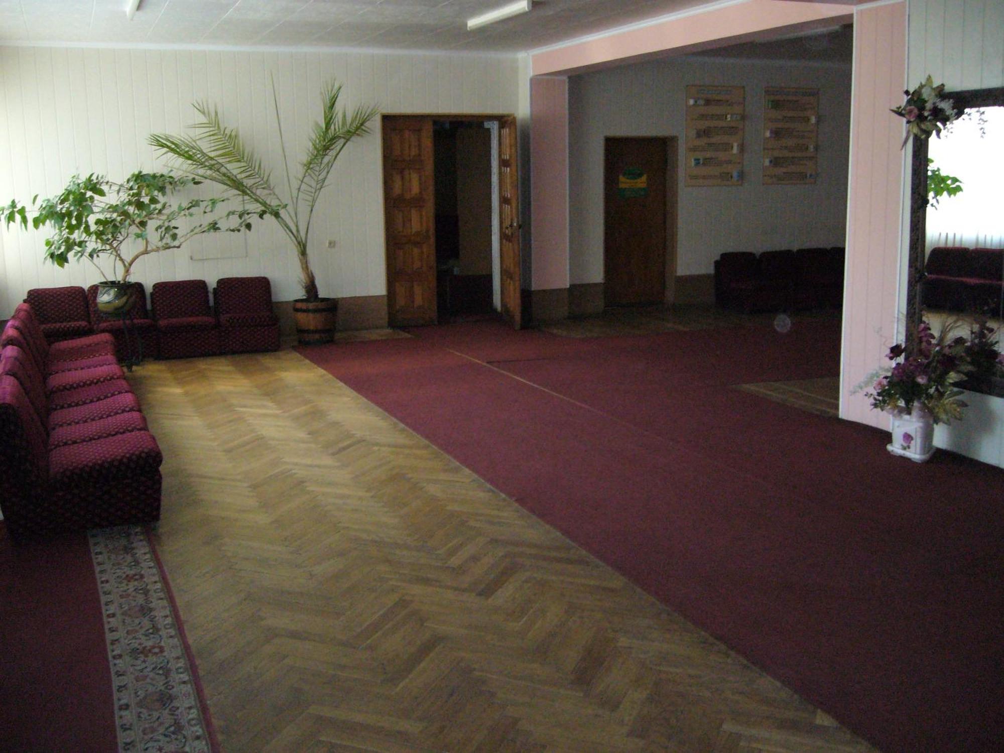 Hotel Profspilkovyi Lutsk Bagian luar foto