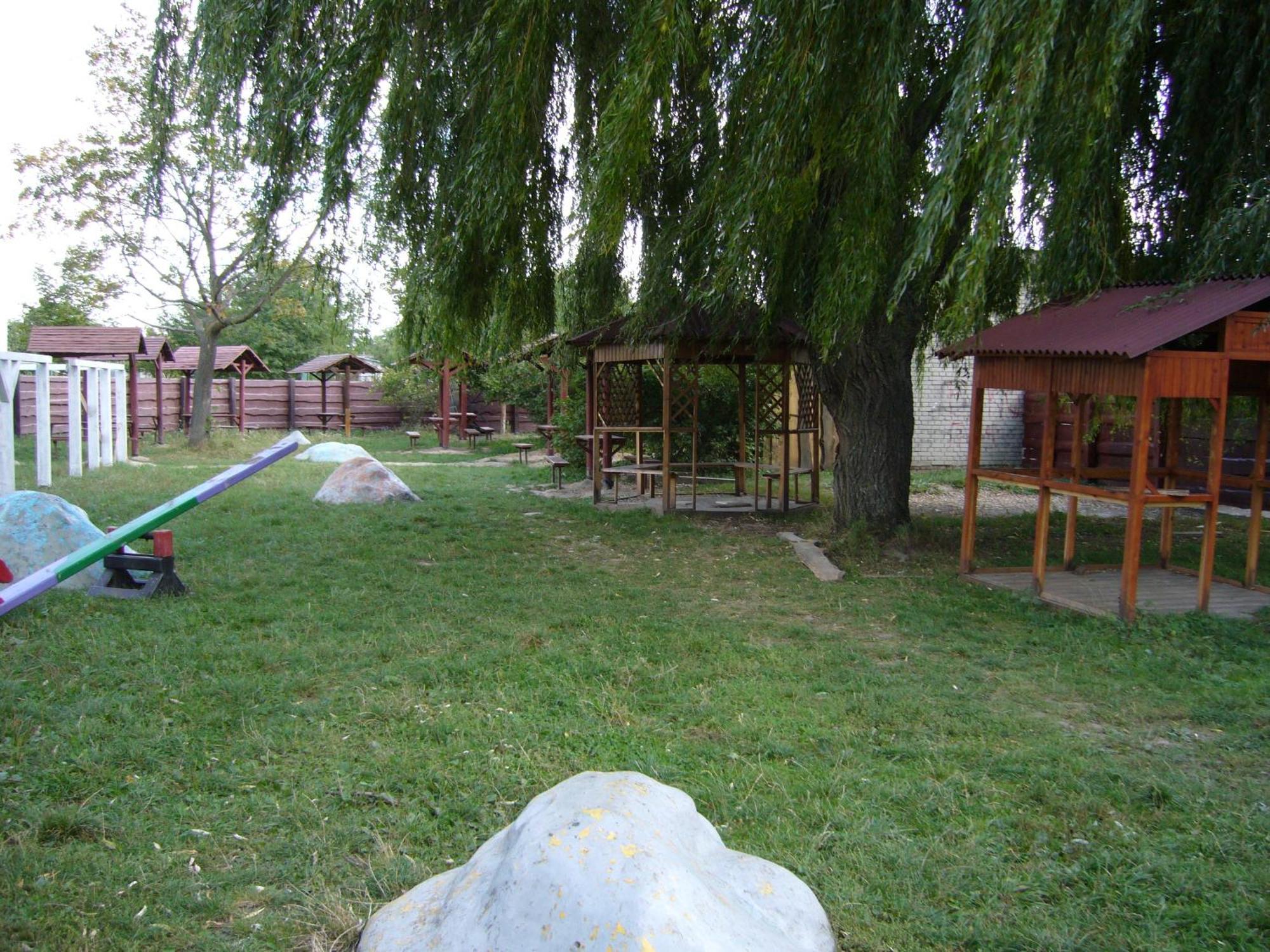 Hotel Profspilkovyi Lutsk Bagian luar foto